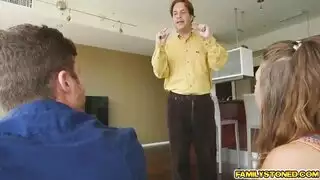 إيلينا بي بي دابليو ترتدي الحجاب قبل أن تبتلع كل سنتيمتر