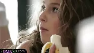 أم هاوية كاترين تُصفع وتُضرب شرجيًا على السرير