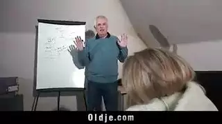 بنات بزبار عملاقة تضرب فرج مبلل