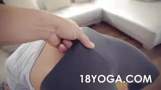 فرك مهبلي على الفخذ يؤدي إلى إيلاج شرجي قاسي و تمزق كلوتها