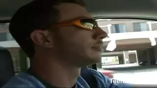 أُقبض على أدريانا مينديز وهي تستمني فتُمارس الجنس الشرجي الوحشي في غرفة المعيشة