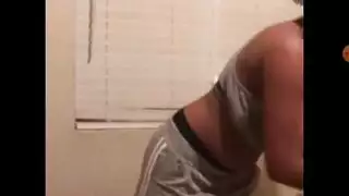 غريب ثمل يتلصص على استمناء مراهقة بهزاز مهبلها