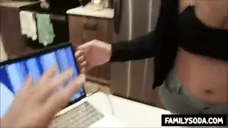 انتزاع الكلوت و ضربها من الخلف بعنف