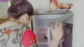 سكس أمهات قاسي: وحده في البيت وتدخل عميق