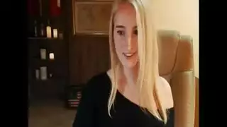 فتاة صغيرة تقوم بعرض عاري كامل على سناب شات