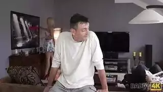 الاب تخون زوجه مع ابنه تحب زلة يحك نهوده