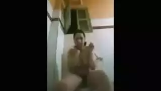 الفاجرة رانيا تحصل على حفرها القذرة مملوءة بعنف
