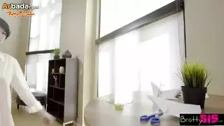 الأخت تُملأ من قبل أخيها