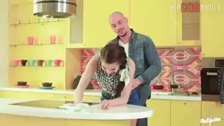 شباب فى المطبخ