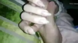 مثيرة جدًا للنوم تأخذ زبه الصلب بعمق
