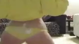 شريط جنسي للهواة: أم عربية ناضجة تلعب بثدييها الضخمين