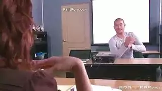 بعد ماينيكها بشخ عليها