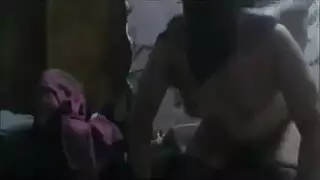 مريم المحجبة تتناك من جارها ويغرق طيزها لبن