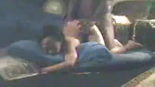 نيك مشرد: قذف داخل كسها في الزقاق