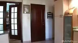 فتاة أبي تحصل على القذف الداخلي بعد سنوات من النظرات الشهوانية