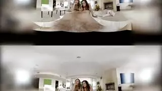 تجربة الواقع الافتراضي الداعرة: بنتان تمارسان الجنس مع زبر عملاق