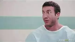 ممرضات شقية تمارس الجنس في مرحاض المستشفى