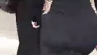 شرج استعراضي على الرصيف