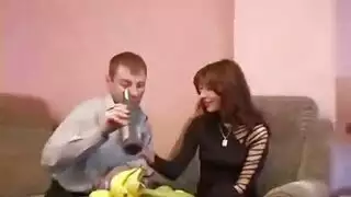 عاشقة روسية شغوفة تمارس جنسًا عنيفًا بعد عشاء رومانسي