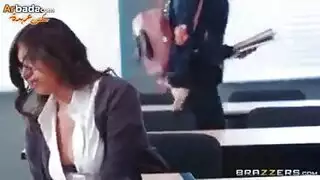 الأستاذ ينك طالبه في المدرسه