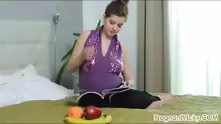 فرج جدة أشعث يتم تمزيقه بواسطة شاب مثير