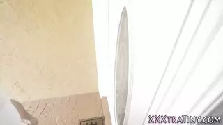 الملابس تُنزع قبل ركوب مكثف لوضعية الفارسة