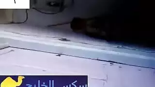 وقوفًا إلى مبشر أرضي مع فتاة مغربية ساخنة
