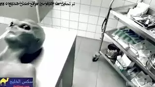 تزاوج بين النجوم: كائن فضائي يمارس الجنس مع إنسان في المختبر