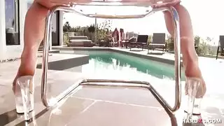 عاهرة المصنع البريطانية: شقراء في جنس جماعي شرجي