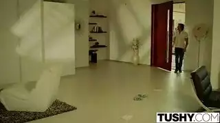 جلسة بورن كاميرا ويب بصدور طبيعية ضخمة