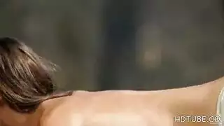 بلوندية كبيرة الثدي تمارس الجنس مع صديقتها المحبطة في الشقة إكس إكس إكس
