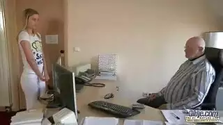 بنات صغار وزبوب ضخمة
