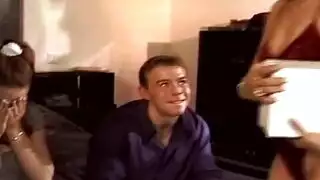 إباحية صعبة: بنتان تمارسان الجنس في كل فتحة