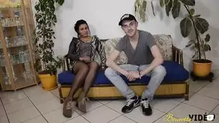 فتاة تونسية تخدم مديرها بفم ناري وجسد عاري