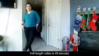 ليلة عيد الميلاد الحارة: حفلة جنس عائلية محرمة