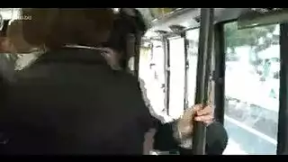 سحاقيات آسيويات ساخنات يمارسن الجنس الصريح في الحافلة