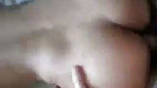 جميلة جنوب آسيوية تتوسل لقضيب صديقها الكبير