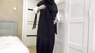 زوجة الأب تلعق قضيب ابن الزوج بلعق فاحش وهي ترتدي جوارب