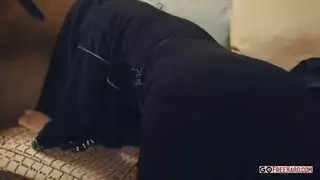 ليلة جامحة لقطب نفط: جنس صريح مع جمال عربي