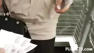 تتوسل لقضيب كبير، وتتلقى تدريب حلق علني