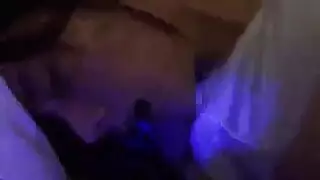 آسيوي منهار يحصل على إنقاذ بواسطة فرج ناري