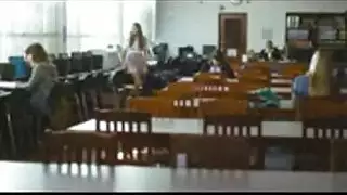 مدمنة الأنين كيت بلوم تحب اهتزازات القضيب الكبير