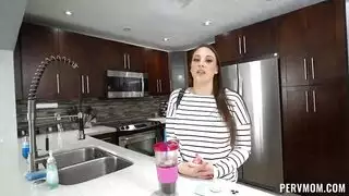توجيه أمي المثير يحل مشاكل انتصابي مساعدة إباحية