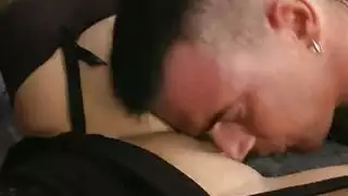 يلعبها بنية التحرش