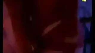 فتاة المكتب تدلك بظرها بلعبة جنسية حتى تبلغ النشوة