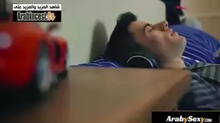 مراهق مخادع يتلصص ثم يمارس الجنس مع صديقة أخته في فيلم بورنو