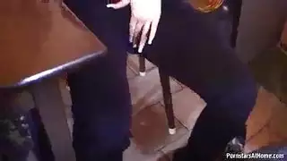 أخ يمارس الجنس مع أخته في ثنائي إباحي