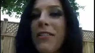 الجميلة السمراء تُفْتح من الطرفين