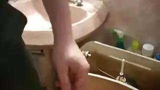 ينيك امه خصب عنها في البيت وهيا تحاول منعو