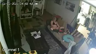 تجلس علي الزب للخطأ